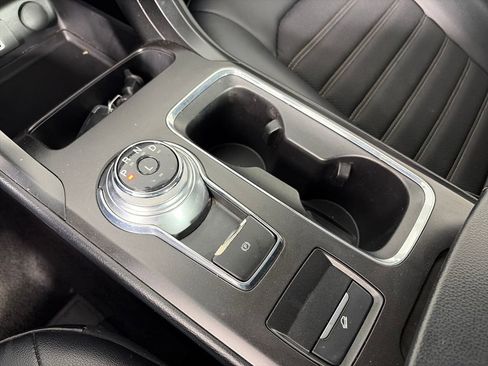Certified 2018 Ford Fusion SE w/ Equipment Group 201A FWD image 22