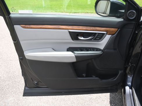 Used 2018 Honda CR-V Touring image 10