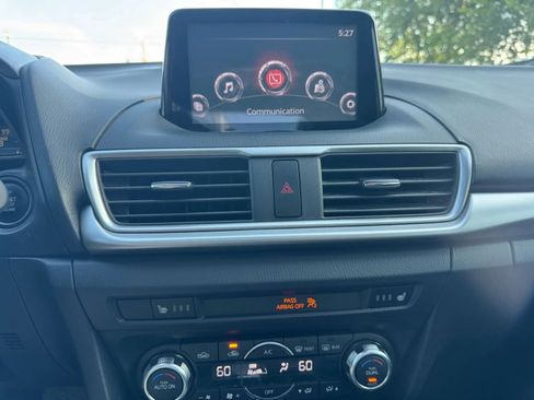 Used 2018 MAZDA MAZDA3 Touring image 21