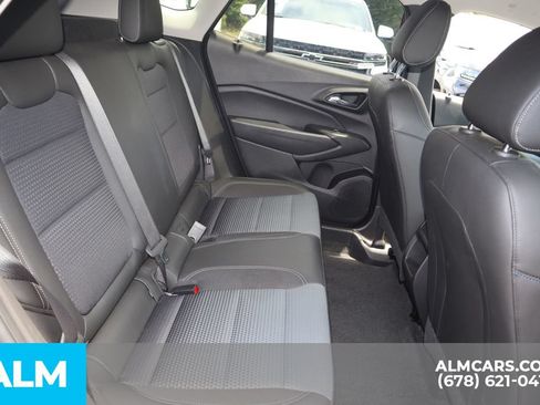 Used 2025 Chevrolet Trax LT w/ LT Convenience Package FWD image 22