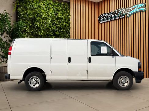 Used 2021 Chevrolet Express 2500 RWD image 2