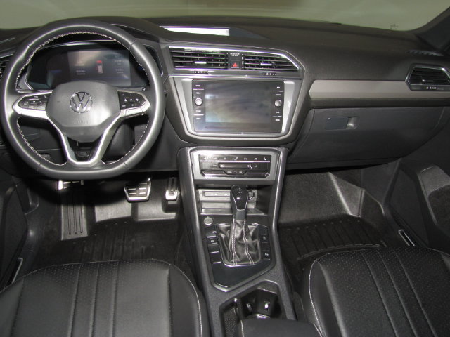 Used 2023 Volkswagen Tiguan SE R-Line FWD image 36