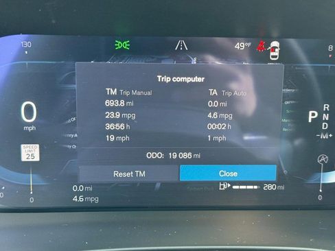 Certified 2025 Volvo XC40 B5 Core image 20