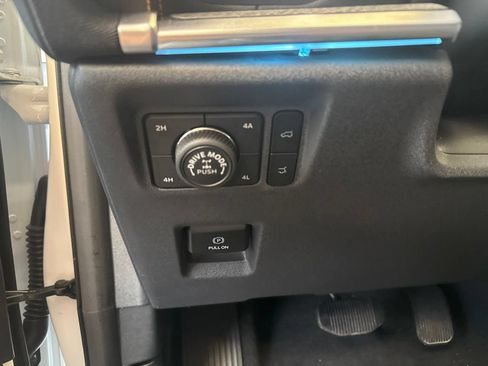 Used 2025 Ford Expedition Tremor AWD/4WD image 15