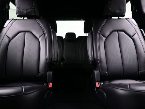 New 2027 Chrysler Pacifica Select AWD/4WD image 13