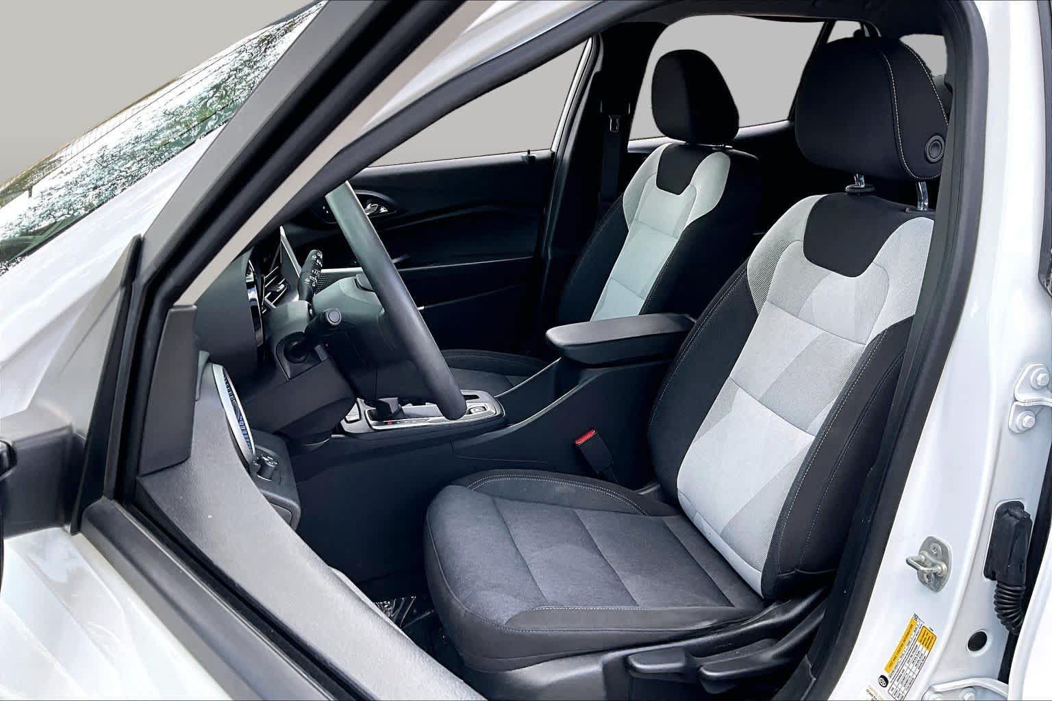 Used 2024 Chevrolet Trax LS w/ LS Convenience Package FWD image 8