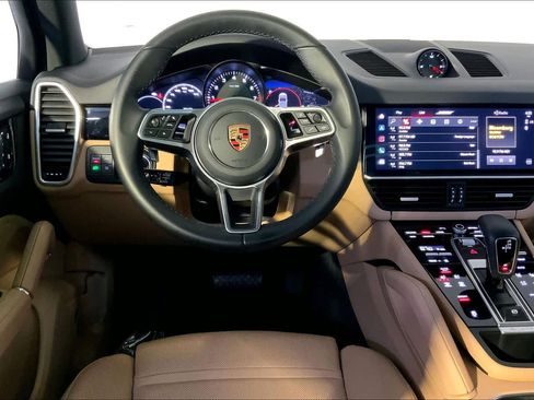 Used 2023 Porsche Cayenne image 13