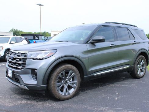 Used 2025 Ford Explorer Active w/ Active Comfort Package AWD/4WD image 3