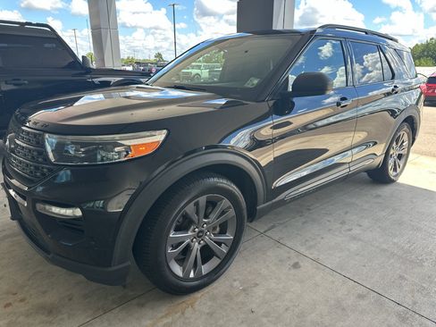 Used 2021 Ford Explorer XLT w/ Equipment Group 202A RWD image 1