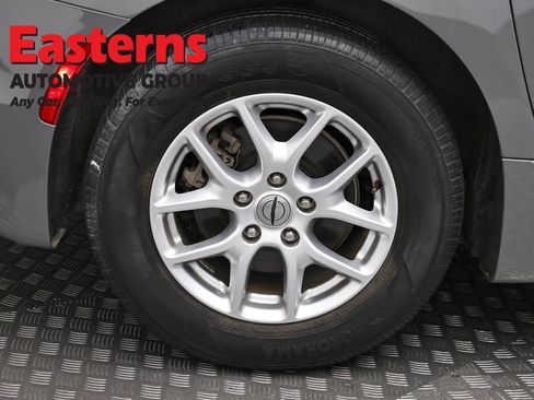 Used 2023 Chrysler Pacifica Touring-L FWD image 31