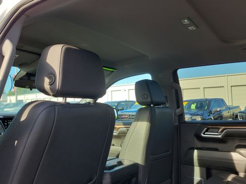 Used 2024 Chevrolet Silverado 1500 LT Trail Boss w/ LT Trail Boss Premium Package image 12