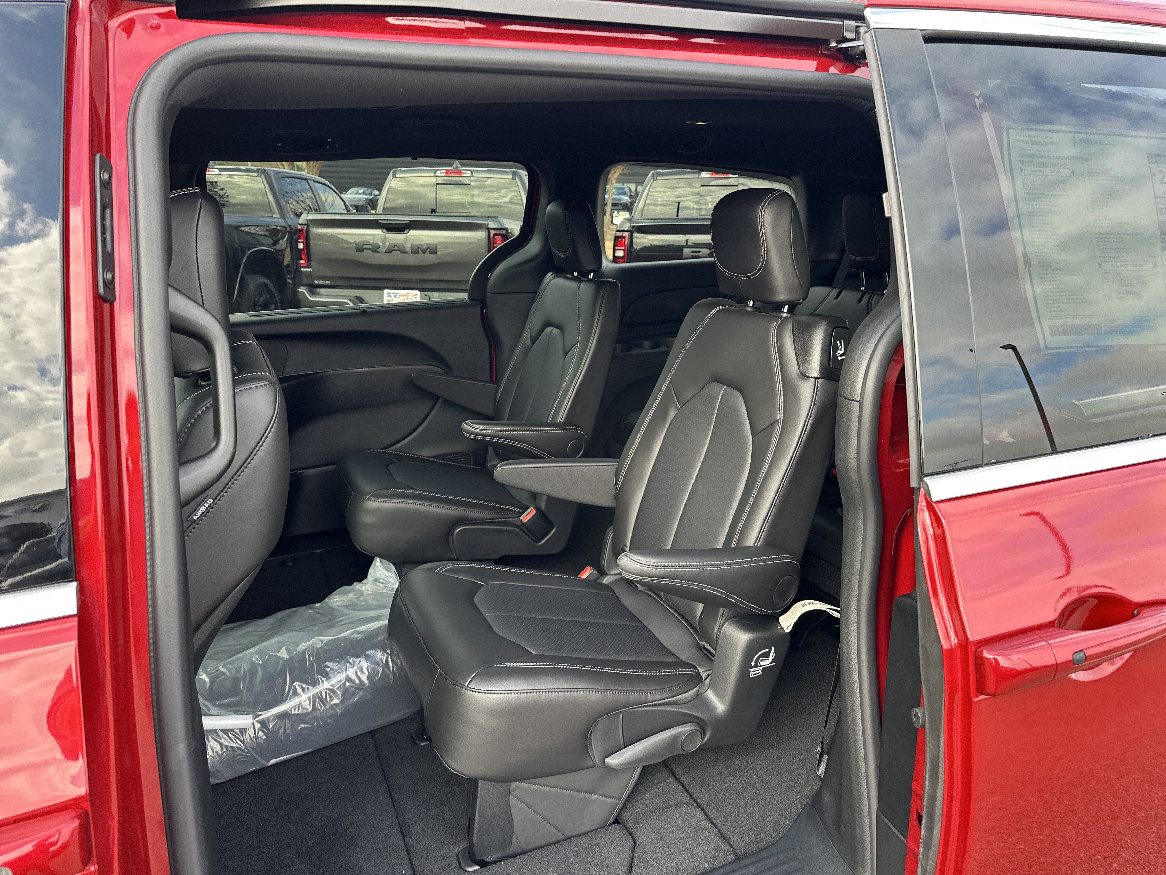 New 2026 Chrysler Pacifica Select FWD image 24