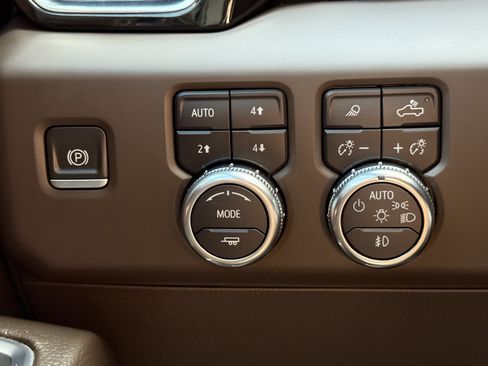 Used 2023 GMC Sierra 1500 Denali w/ Technology Package AWD/4WD image 21