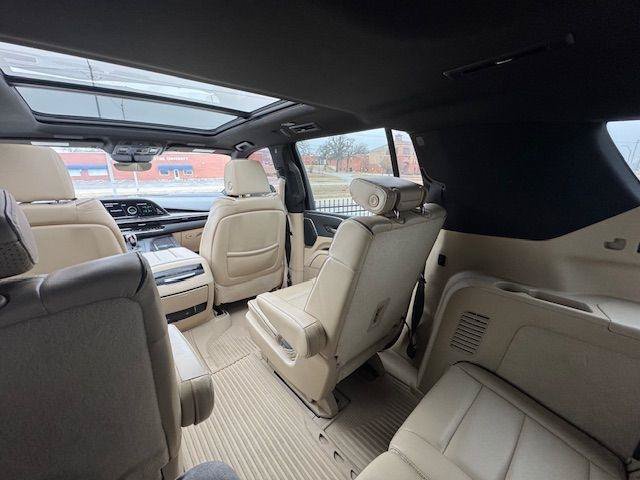 Used 2021 Cadillac Escalade ESV Premium Luxury AWD/4WD image 32