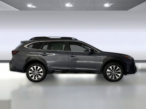 Used 2023 Subaru Outback Limited image 7