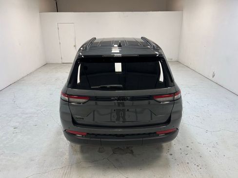 Used 2022 Jeep Grand Cherokee Altitude image 4