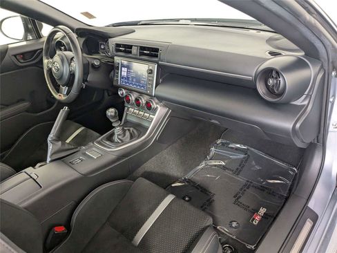 Used 2024 Toyota GR86 Premium RWD image 33