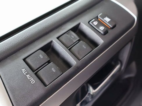 Used 2017 Toyota 4Runner SR5 Premium image 17