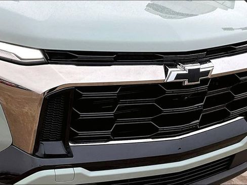 Used 2025 Chevrolet Equinox ACTIV w/ Safety and Technology Package image 30