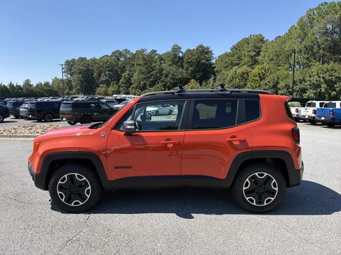 Used 2015 Jeep Renegade Trailhawk w/ Popular Equipment Group AWD/4WD image 4