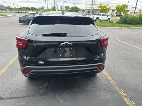 Used 2024 Chevrolet Trax RS FWD image 3