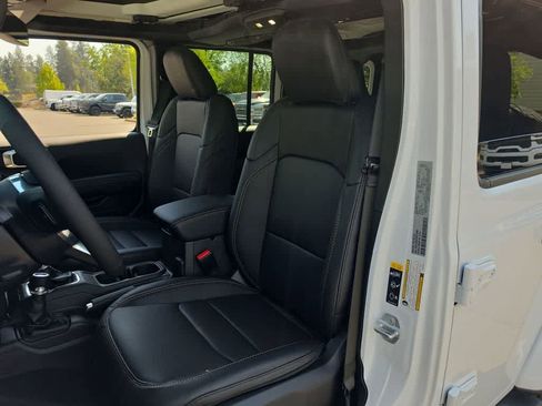 New 2026 Jeep Wrangler Unlimited Sahara AWD/4WD image 11