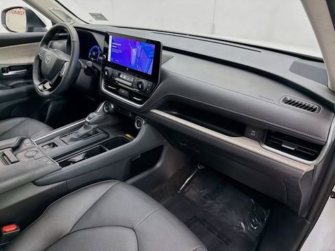 Used 2024 Toyota Grand Highlander AWD image 31