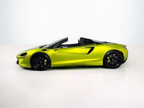 Used 2025 McLaren Artura Spider RWD image 2