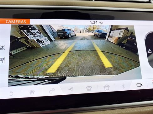 Used 2020 Land Rover Range Rover HSE image 14