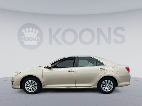 Used 2012 Toyota Camry LE FWD image 2