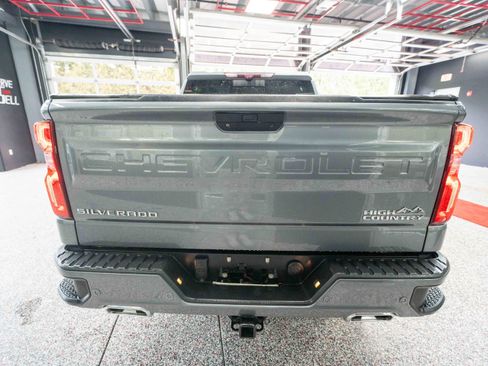 Used 2021 Chevrolet Silverado 1500 High Country w/ Technology Package image 3