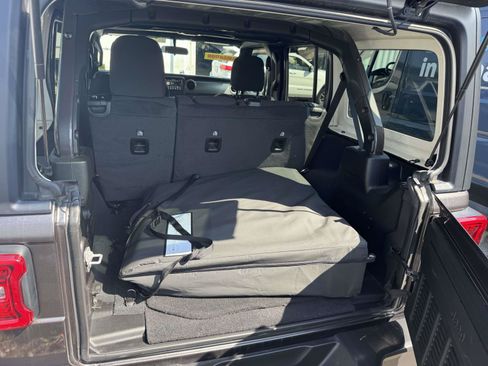 Used 2023 Jeep Wrangler Unlimited Sport AWD/4WD image 15