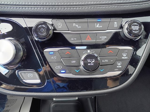New 2027 Chrysler Pacifica Select FWD image 17