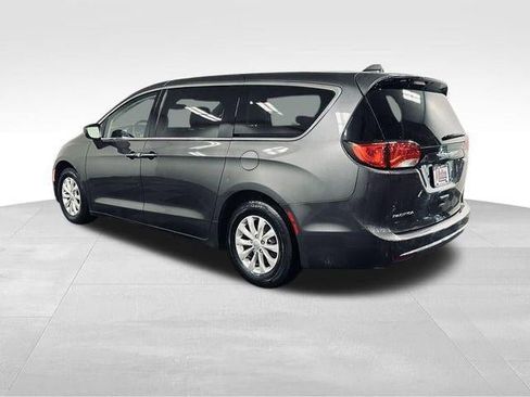 Used 2018 Chrysler Pacifica Touring Plus FWD image 4