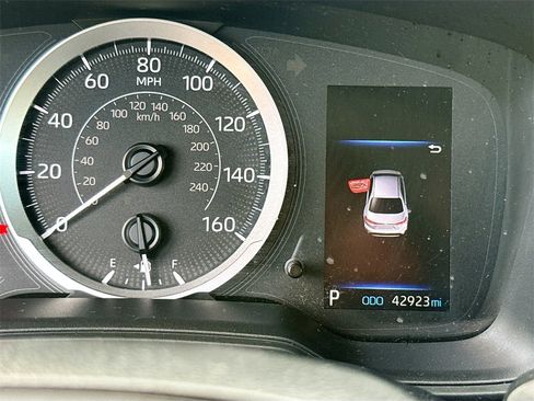 Used 2021 Toyota Corolla LE image 13