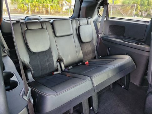 Used 2018 Dodge Grand Caravan SXT w/ Driver Convenience Group image 12