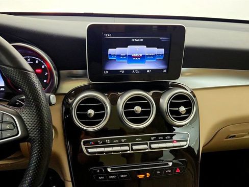 Used 2018 Mercedes-Benz GLC 300 4MATIC w/ Premium Package image 15