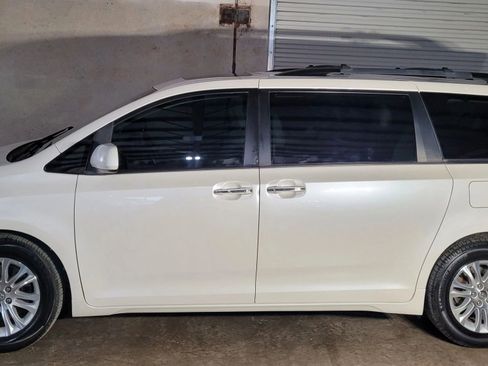 Used 2016 Toyota Sienna XLE image 9