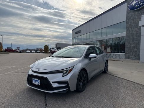 Used 2024 Toyota Corolla SE image 4