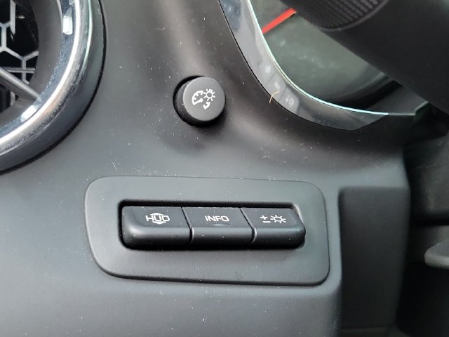 Used 2020 Chevrolet Camaro SS RWD image 13