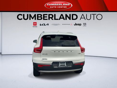 Used 2021 Volvo XC40 T5 Momentum AWD/4WD image 7