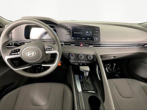 Used 2025 Hyundai Elantra SE FWD image 7