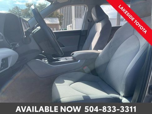 Used 2023 Toyota Highlander LE image 29