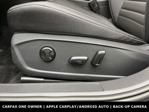 Used 2024 Volkswagen Jetta SE image 9