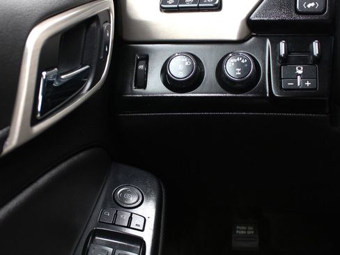 Used 2019 GMC Yukon XL Denali image 15