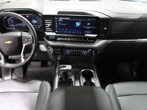 Used 2025 Chevrolet Silverado 1500 LTZ AWD/4WD image 2