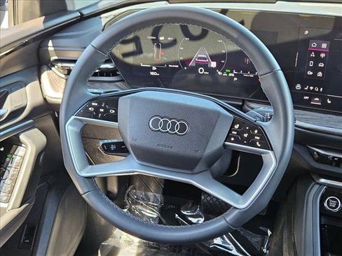 Certified 2025 Audi Q5 Premium w/ Convenience Package AWD/4WD image 11