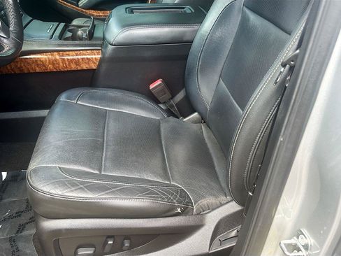 Used 2018 Chevrolet Suburban Premier RWD image 34
