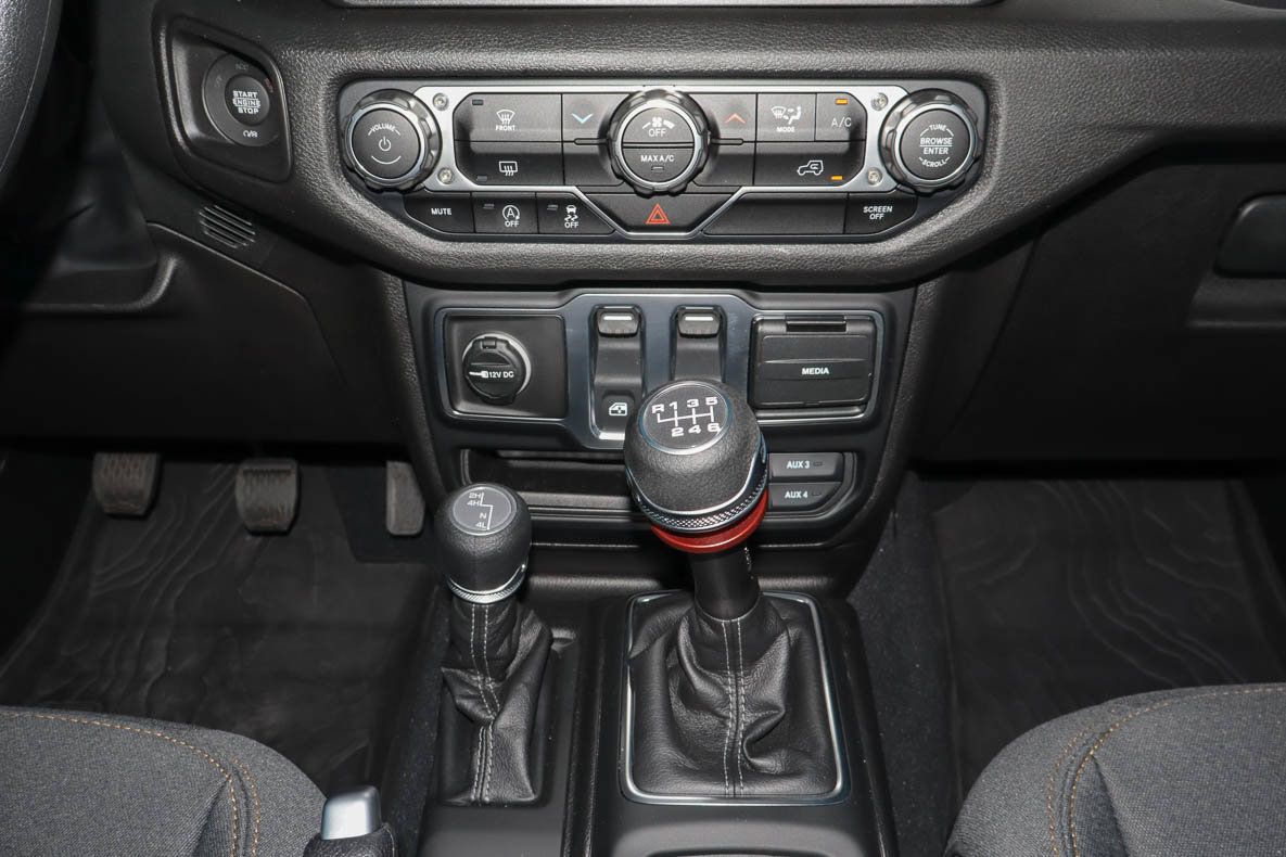 Used 2025 Jeep Wrangler Sport AWD/4WD image 11