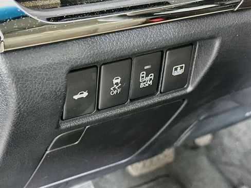 Used 2013 Toyota Avalon Limited w/ Technology Pkg FWD image 17